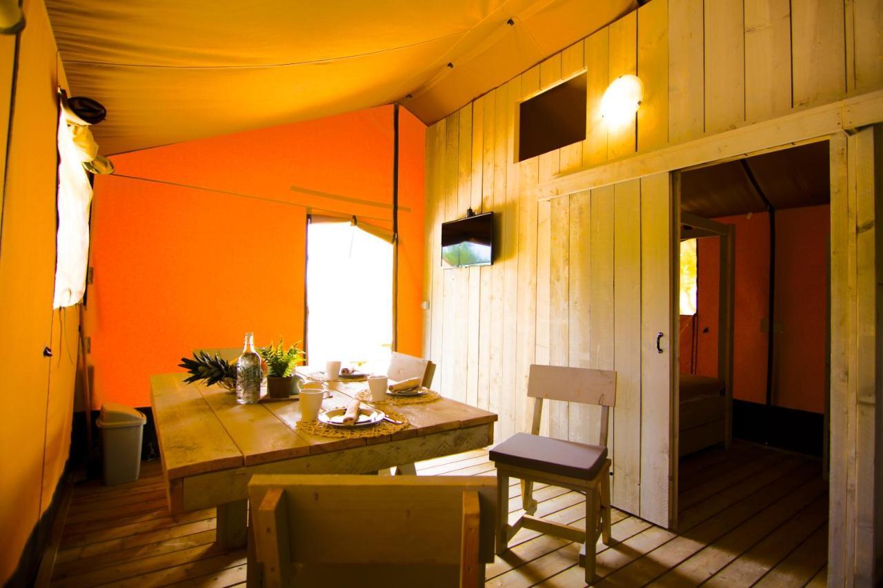 Hotel Grande Glamping With Pool à Biograd Na Moru Extérieur photo