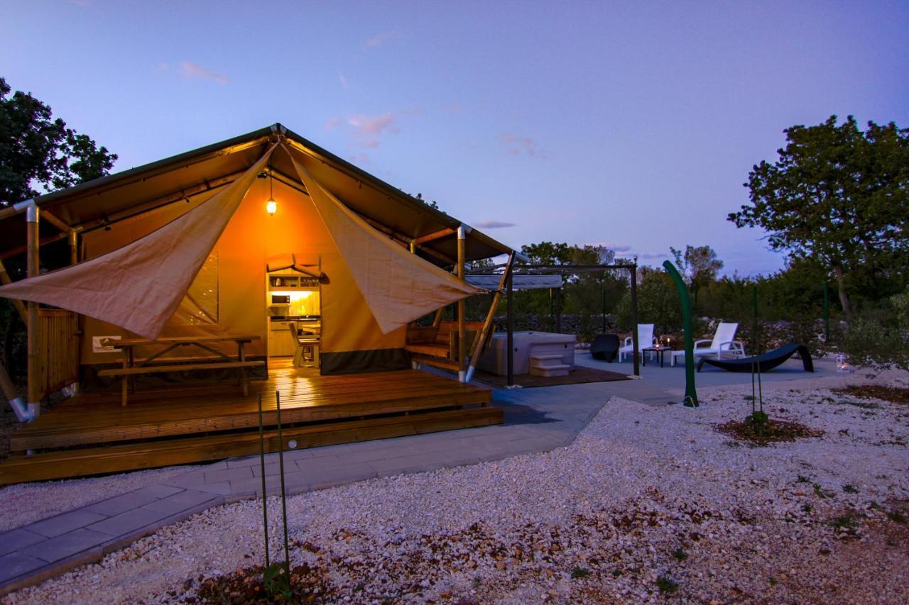 Hotel Grande Glamping With Pool à Biograd Na Moru Extérieur photo