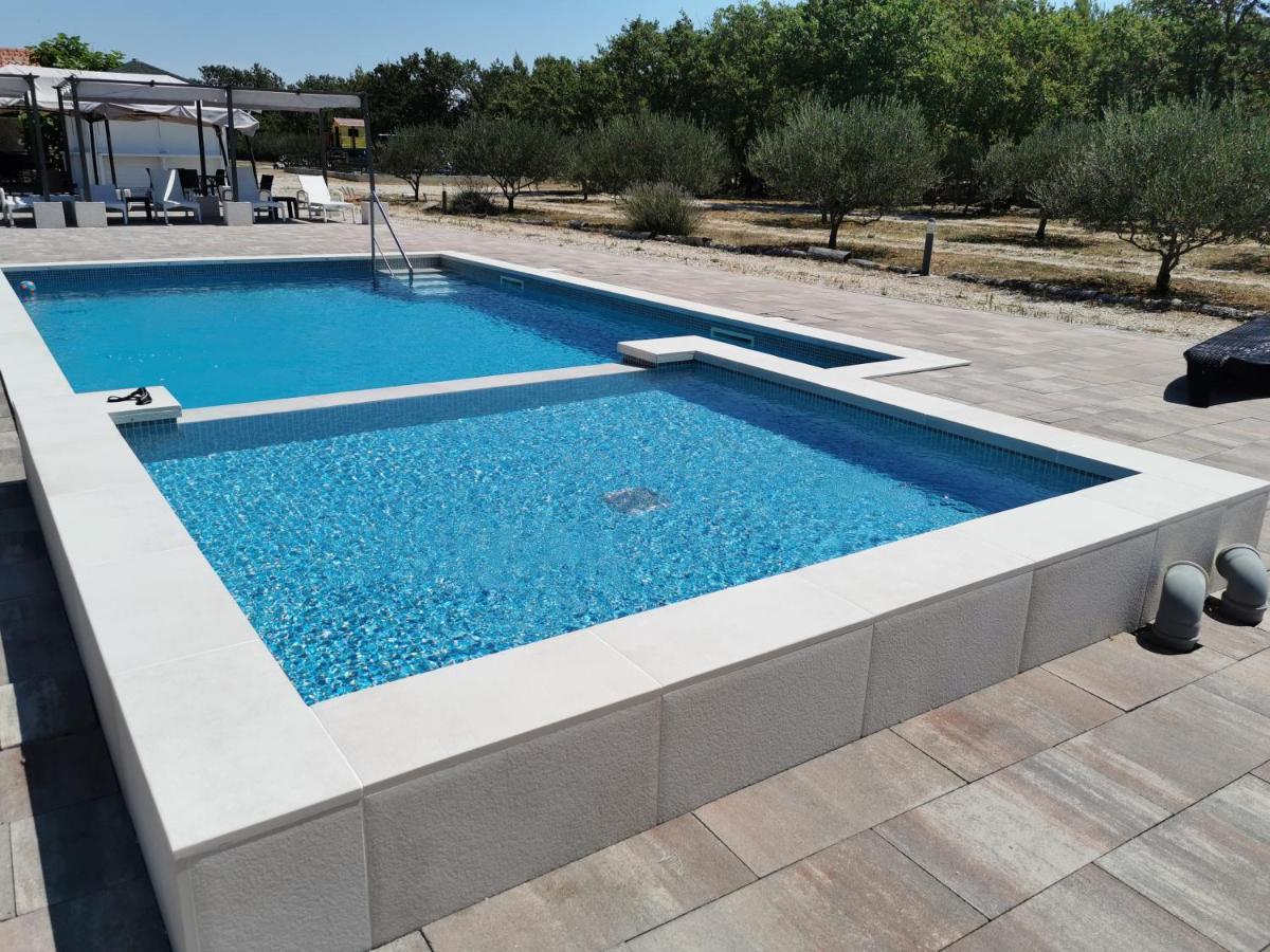 Hotel Grande Glamping With Pool à Biograd Na Moru Extérieur photo