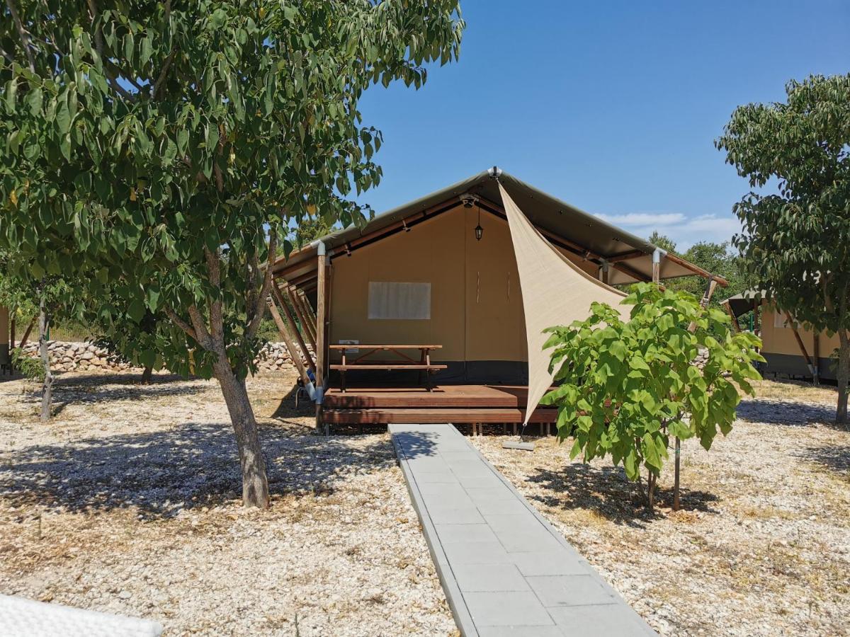Hotel Grande Glamping With Pool à Biograd Na Moru Extérieur photo