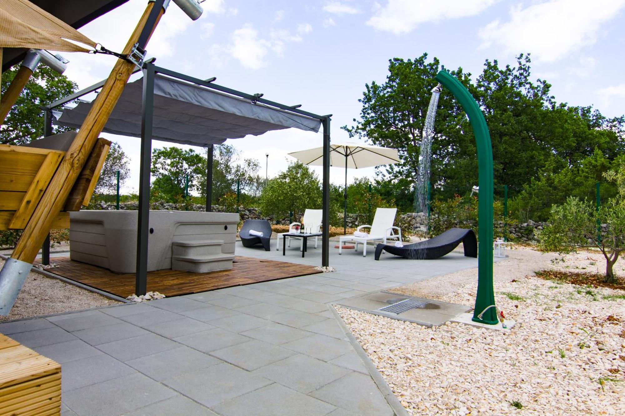 Hotel Grande Glamping With Pool à Biograd Na Moru Extérieur photo